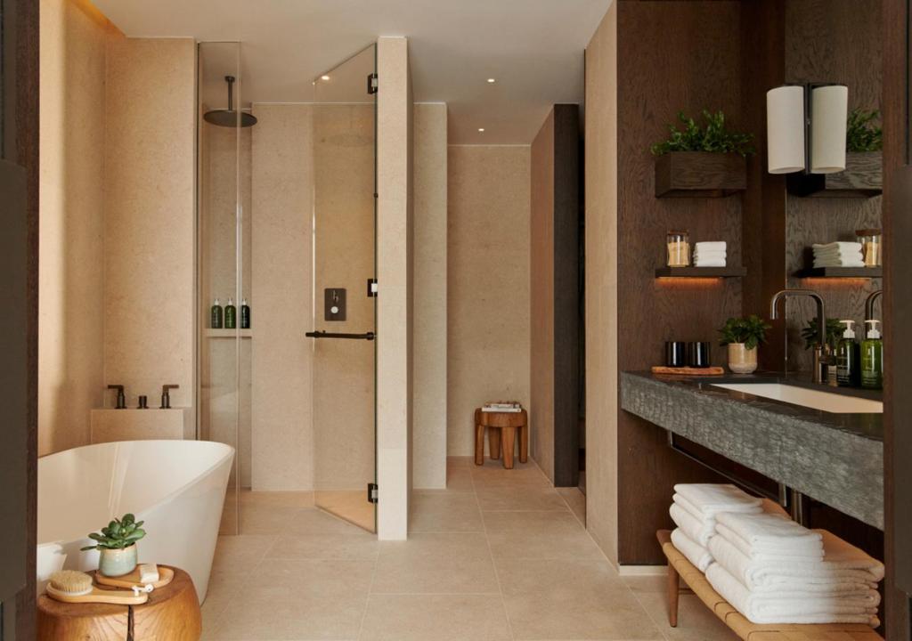 1 Hotel Mayfair room