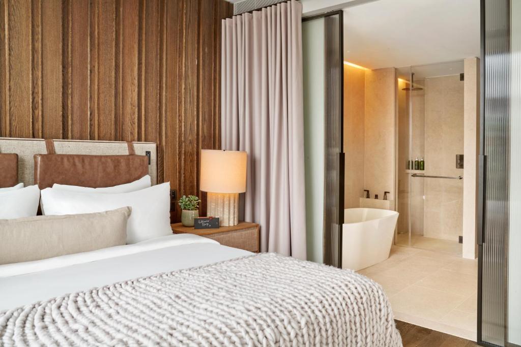 Skyline One Bedroom Suite