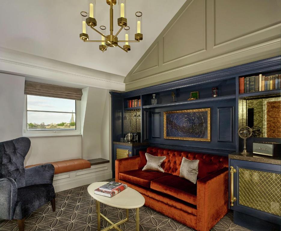 100 Queen's Gate Hotel London Kensington, Curio Collection by Hilton room