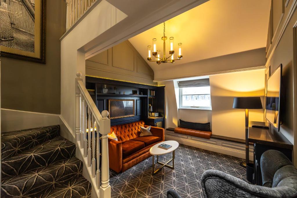 100 Queen's Gate Hotel London Kensington, Curio Collection by Hilton room