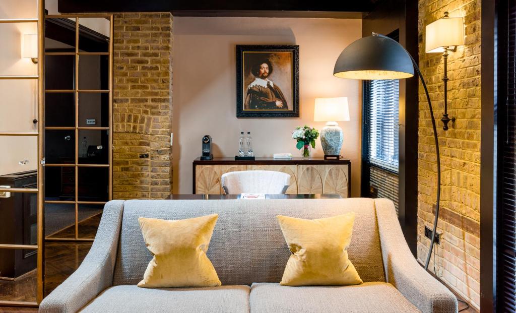 11 Cadogan Gardens and The Apartments room