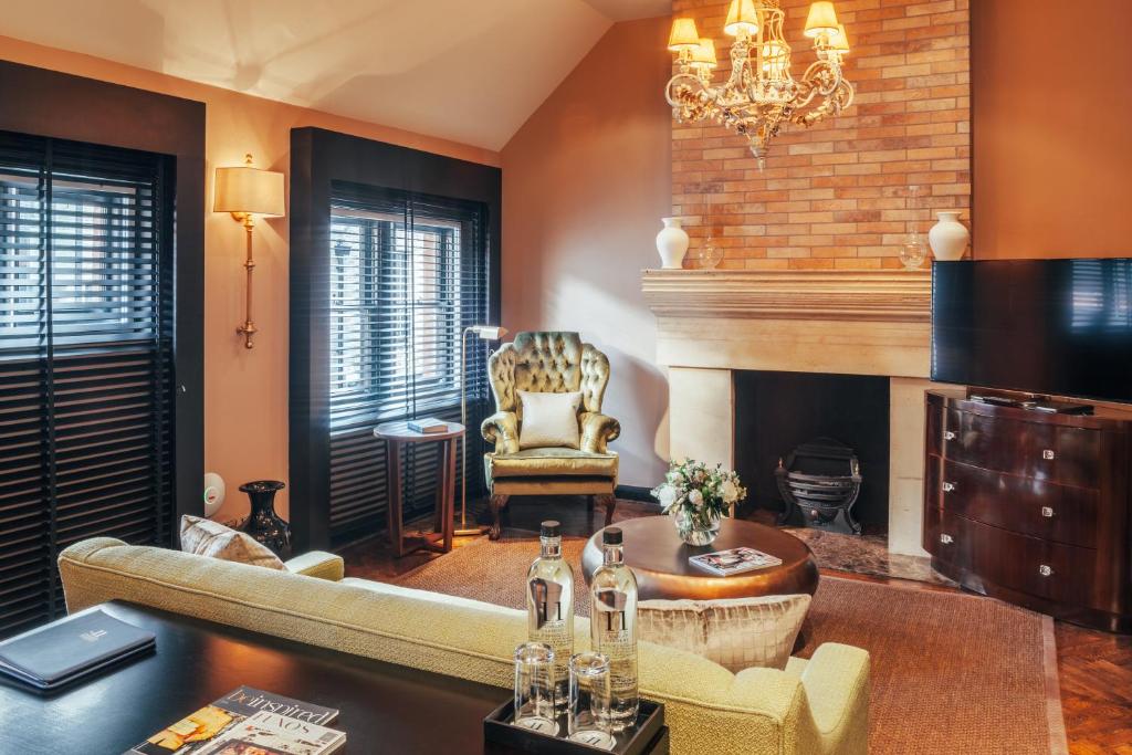 11 Cadogan Gardens and The Apartments room