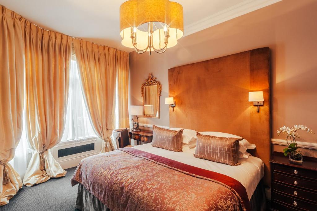 11 Cadogan Gardens and The Apartments room