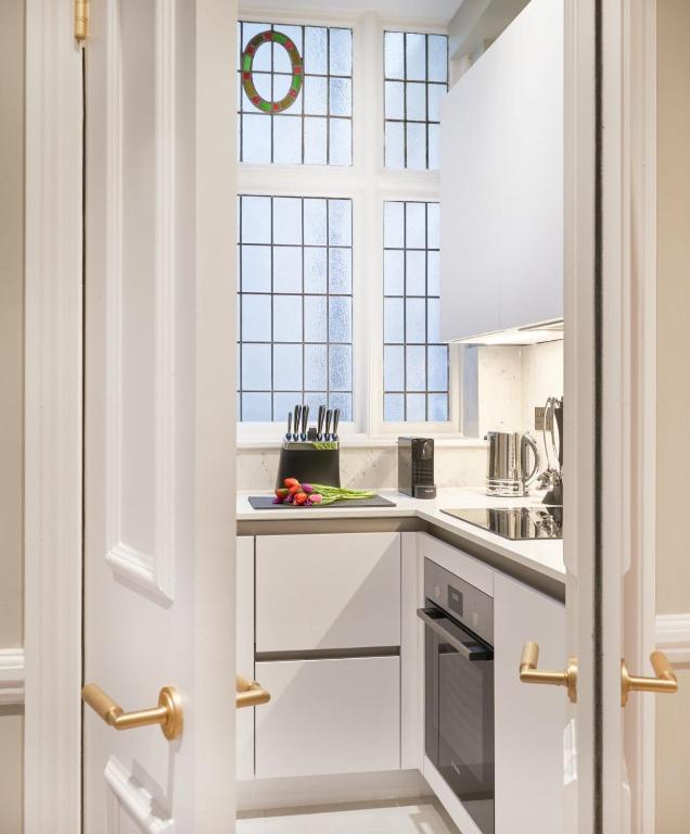 11 Cadogan Gardens and The Apartments room
