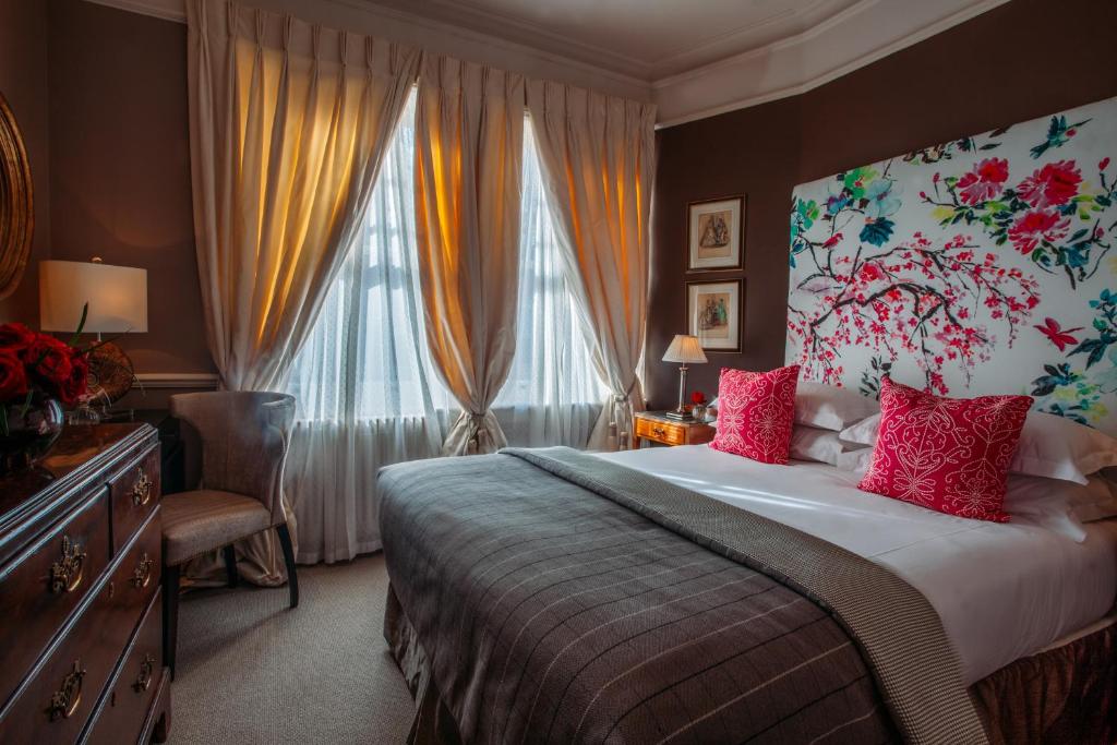 Petite Double room at 11 Cadogan Gardens