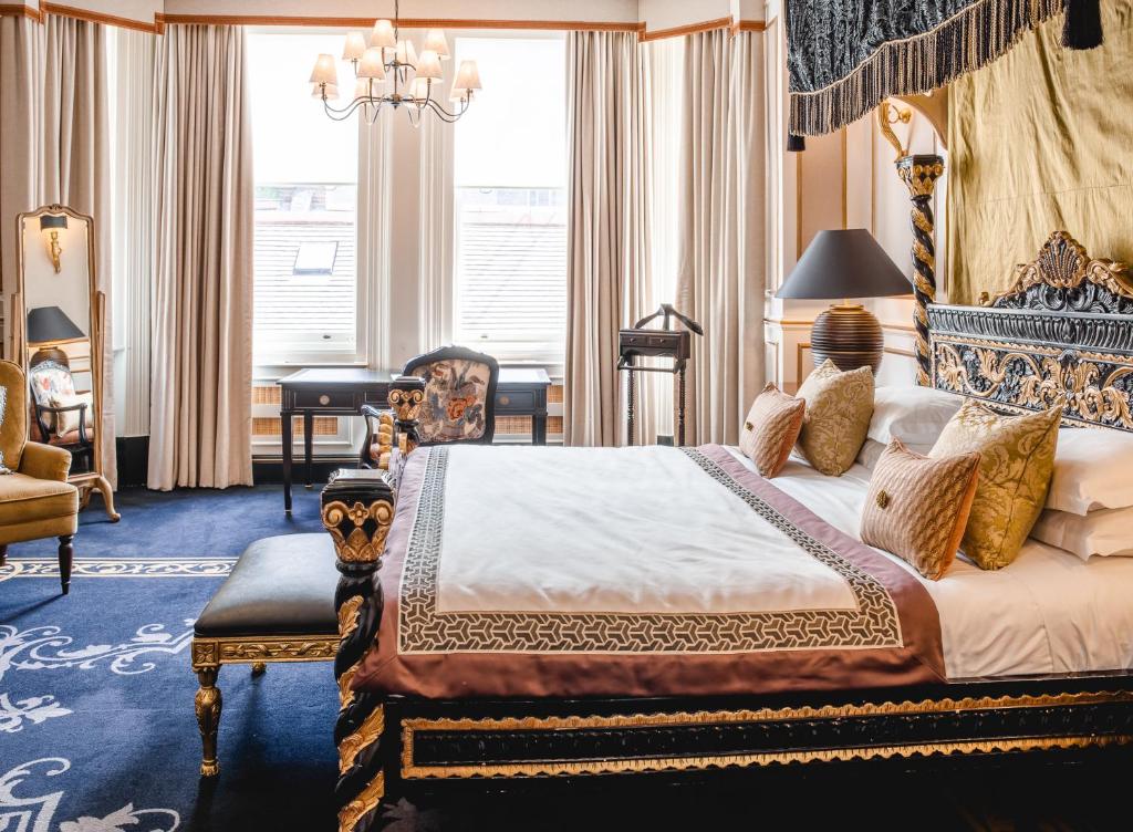 Sloane Suite at 11 Cadogan Gardens