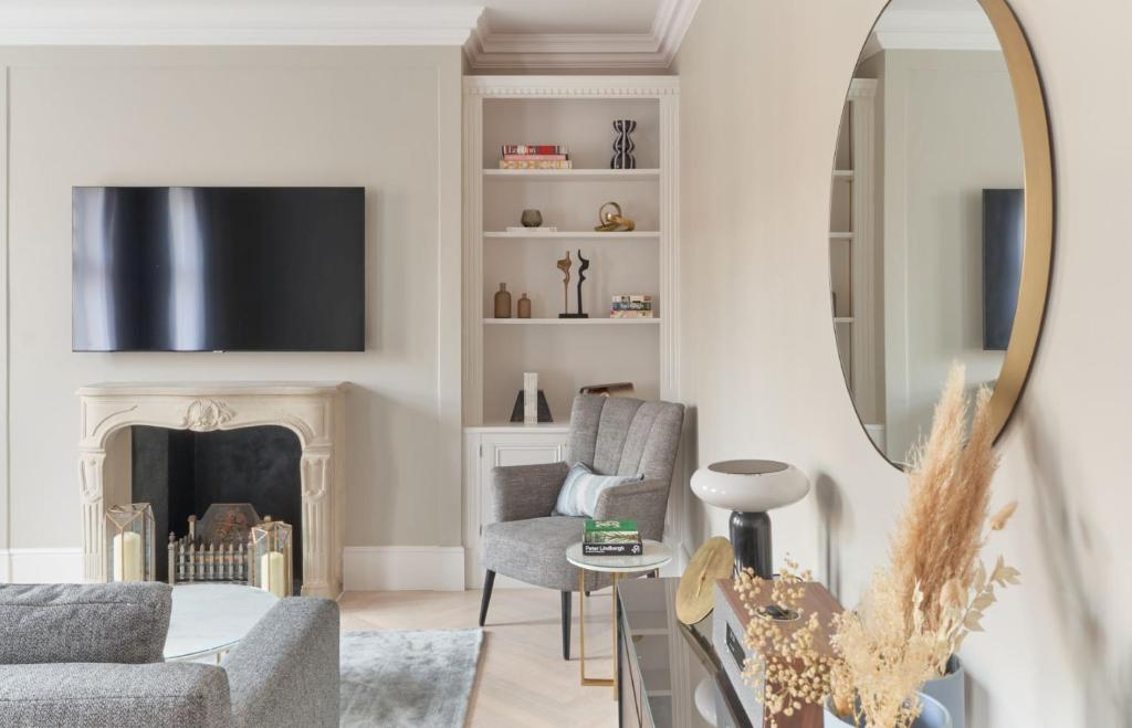 Two-Bedroom Apartment Lower Ground Floor at 20 Cadogan Gardens