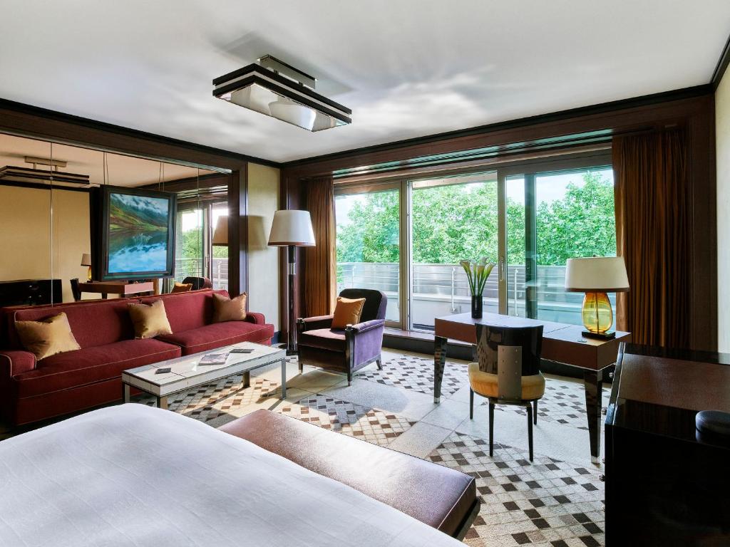Hyde Park Balcony Studio