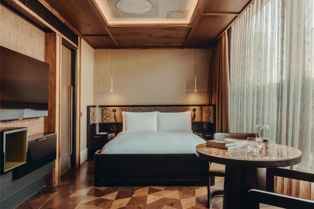 Aethos Room