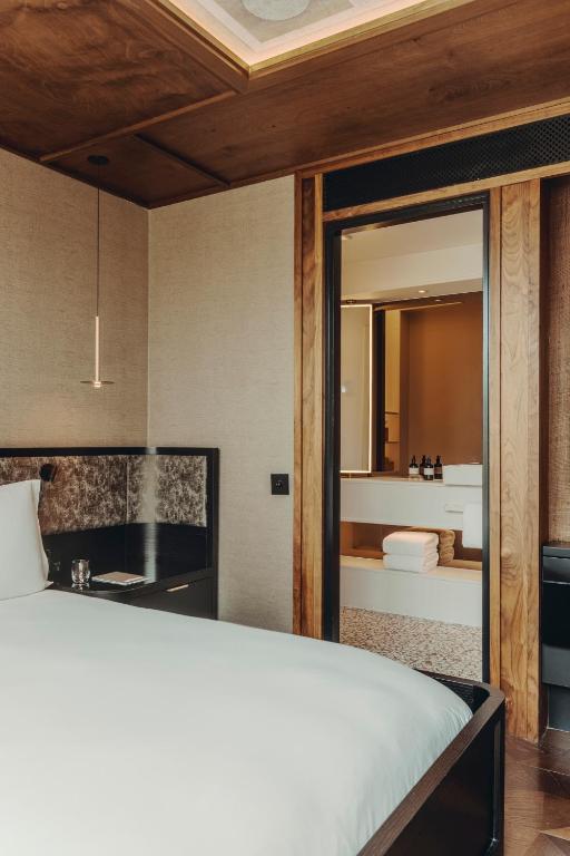 Aethos London Shoreditch room
