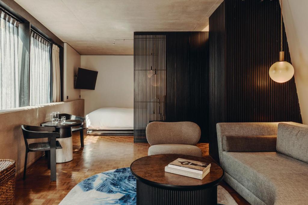 East End Balcony Suite
