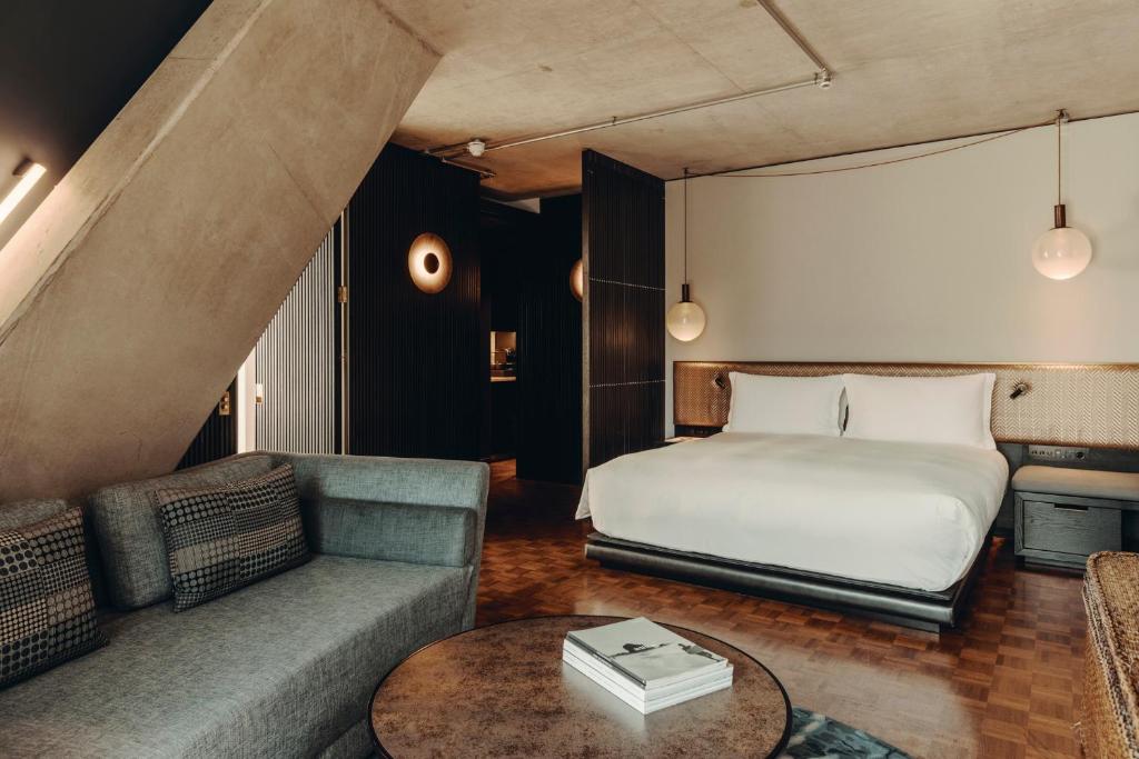 London Balcony Suite