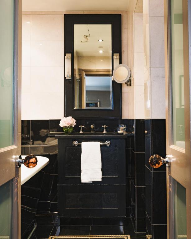 Althoff St James's Hotel & Club London room