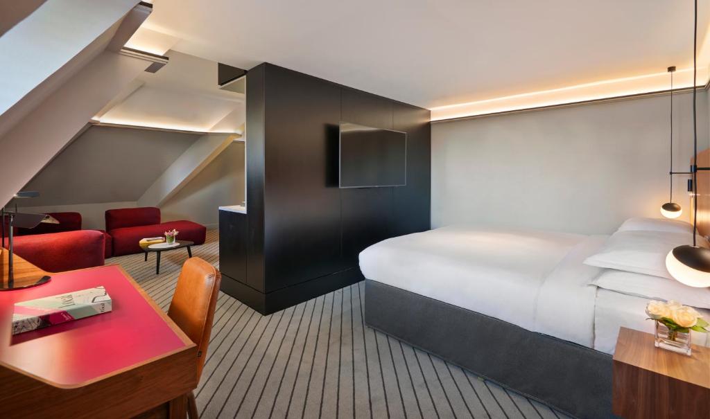 Andaz Suite