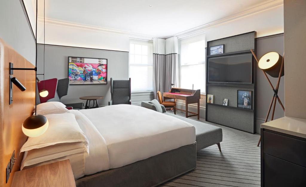 Deluxe King Room