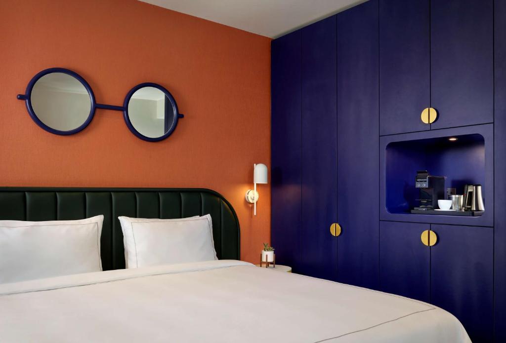 art'otel London Battersea Power Station, by Radisson Hotels room