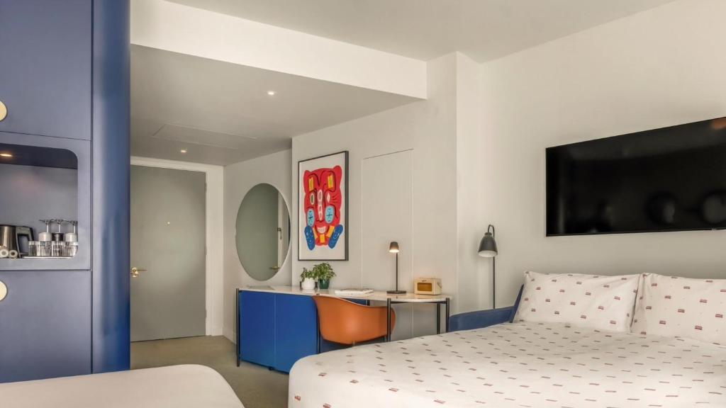art'otel London Battersea Power Station, by Radisson Hotels room