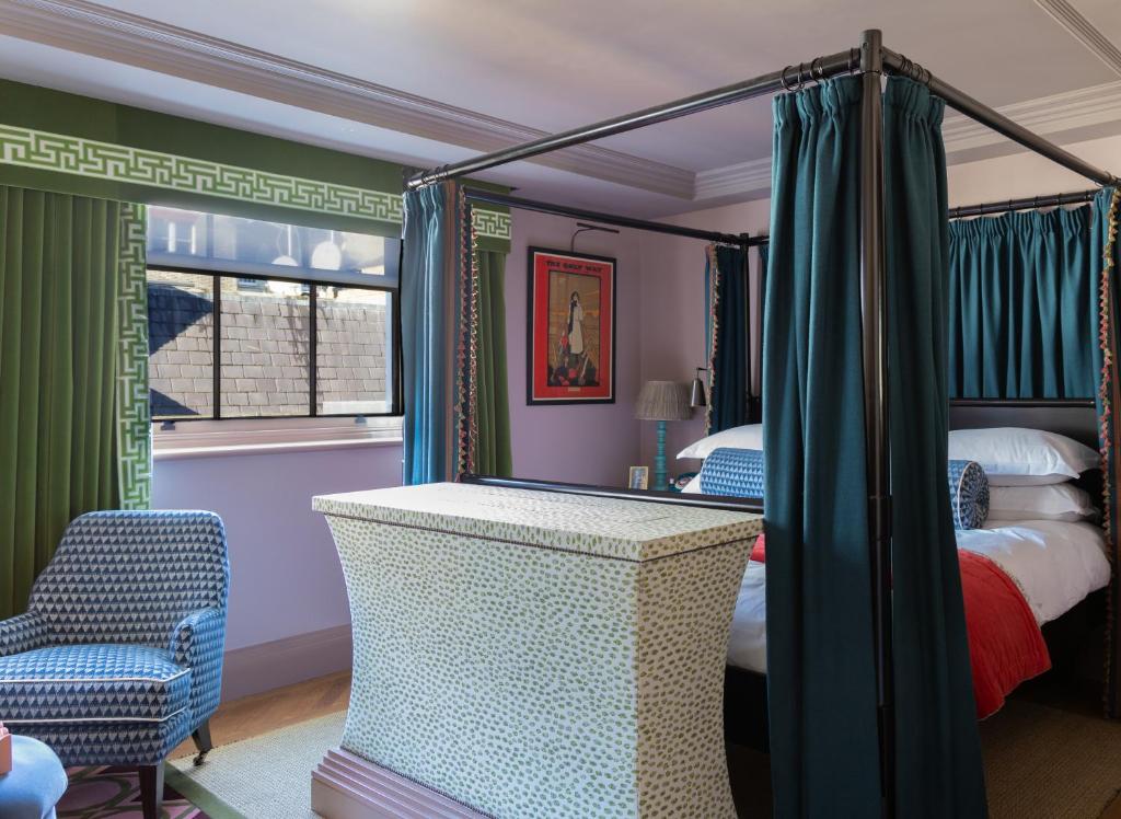 Beaverbrook Town House room