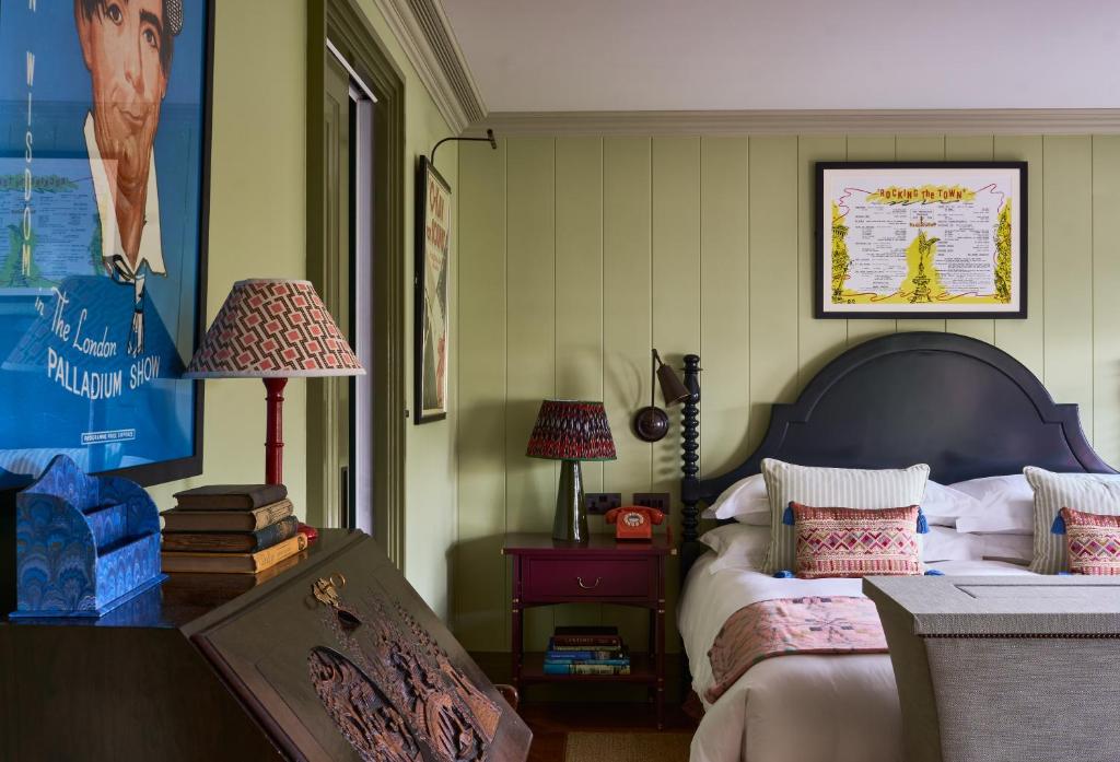 Beaverbrook Town House room