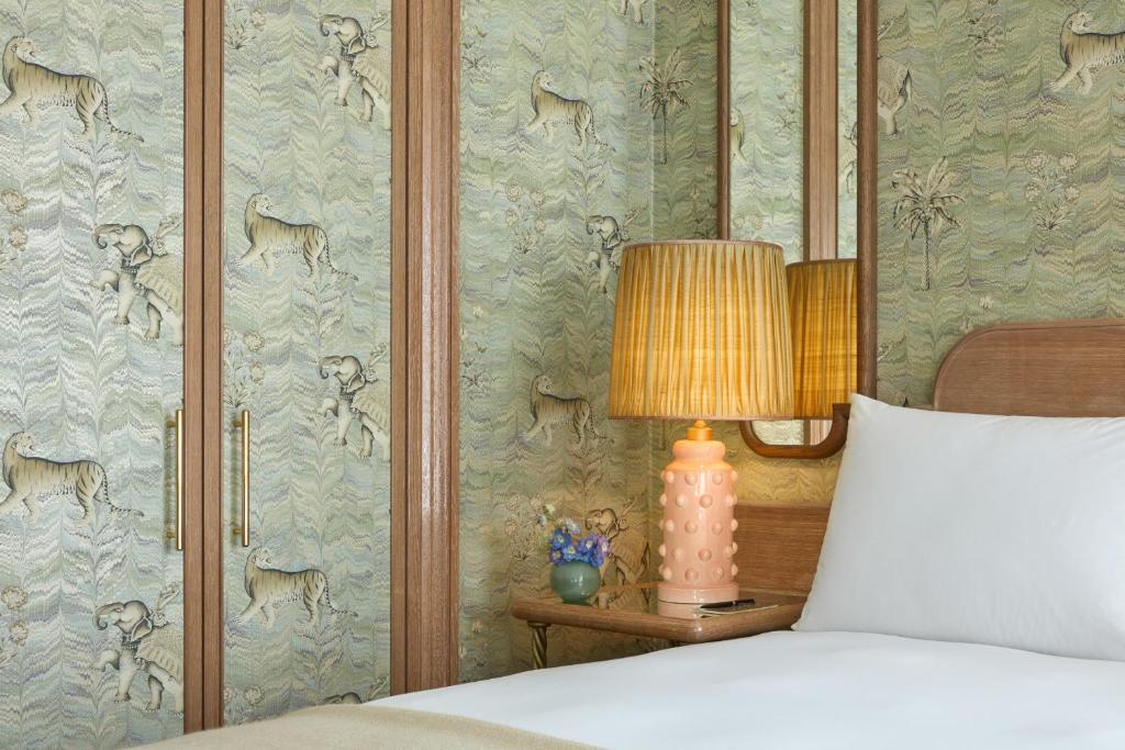 Broadwick Soho room