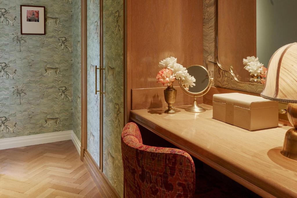 Broadwick Soho room