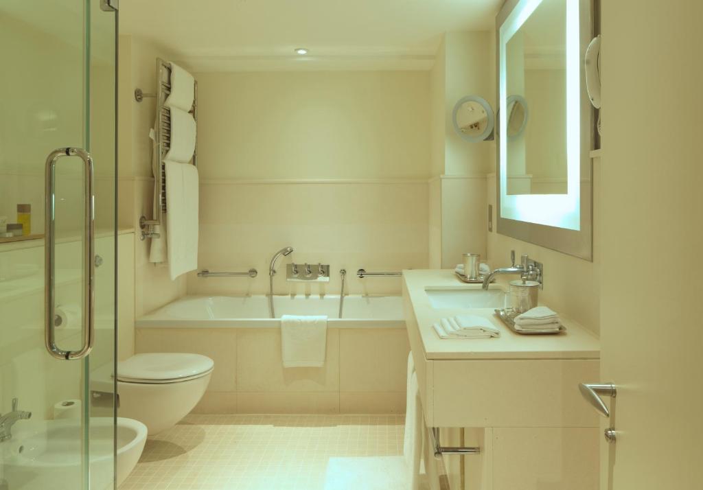 Brown's Hotel, a Rocco Forte Hotel room