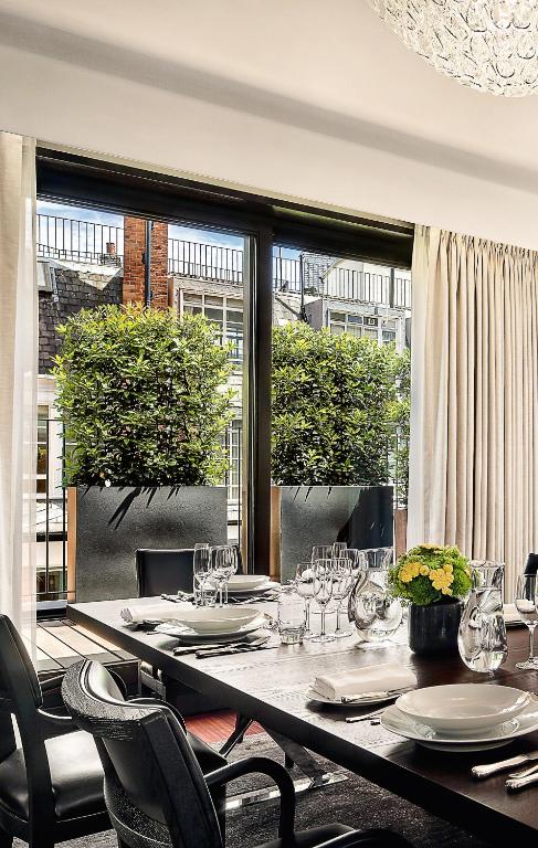 Bvlgari Hotel London room