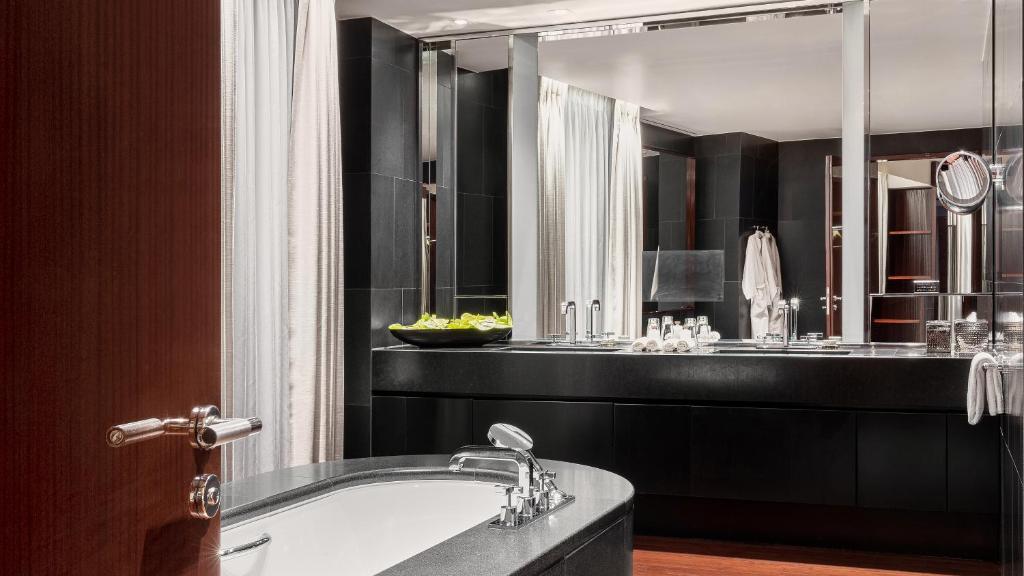Bvlgari Hotel London room