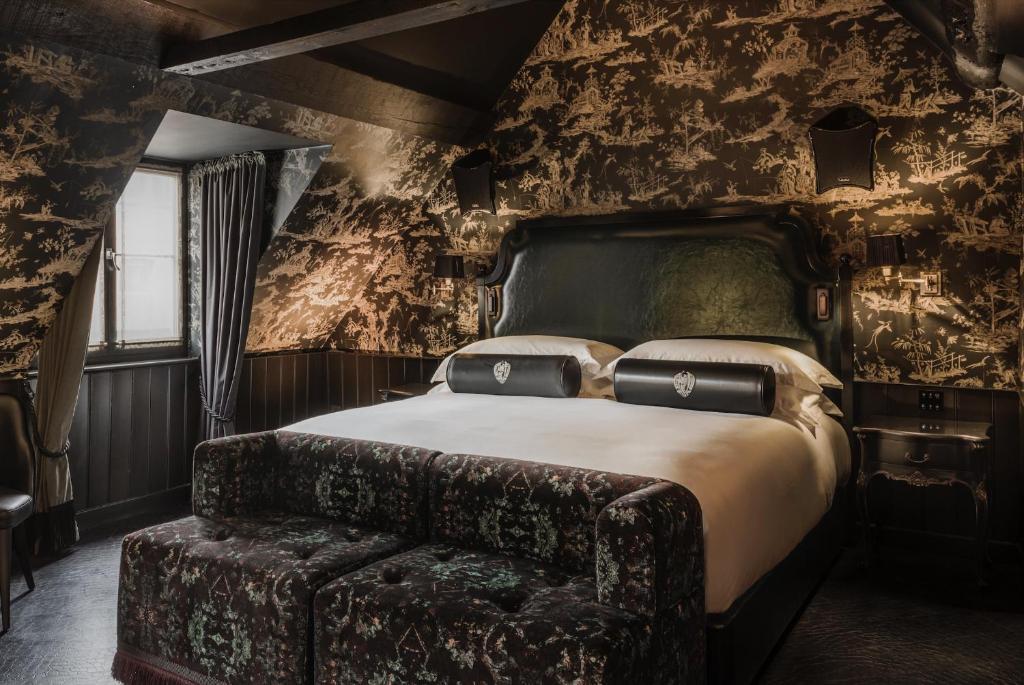 Chateau Denmark London room
