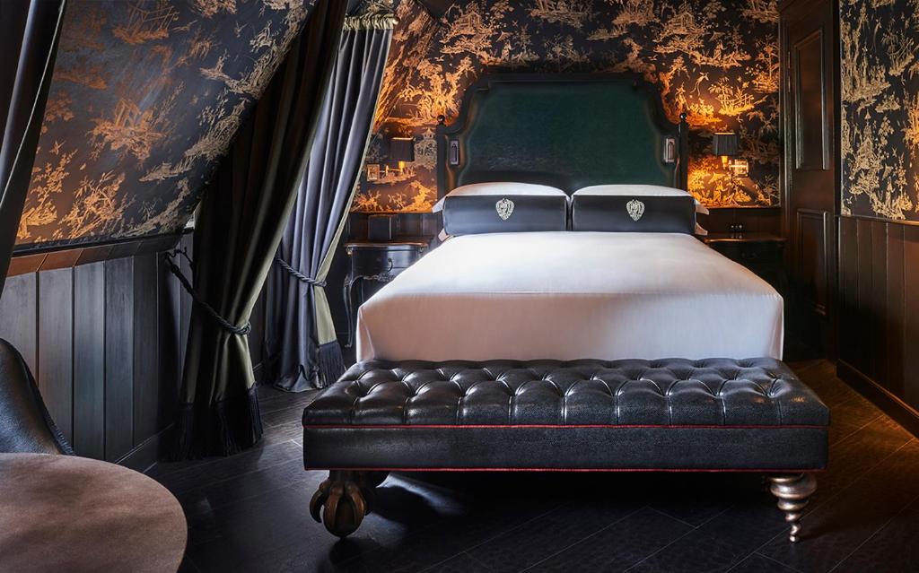 Chateau Denmark London room