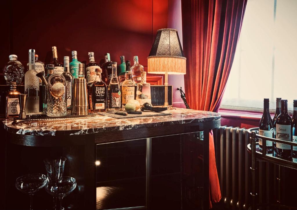 Chateau Denmark London room