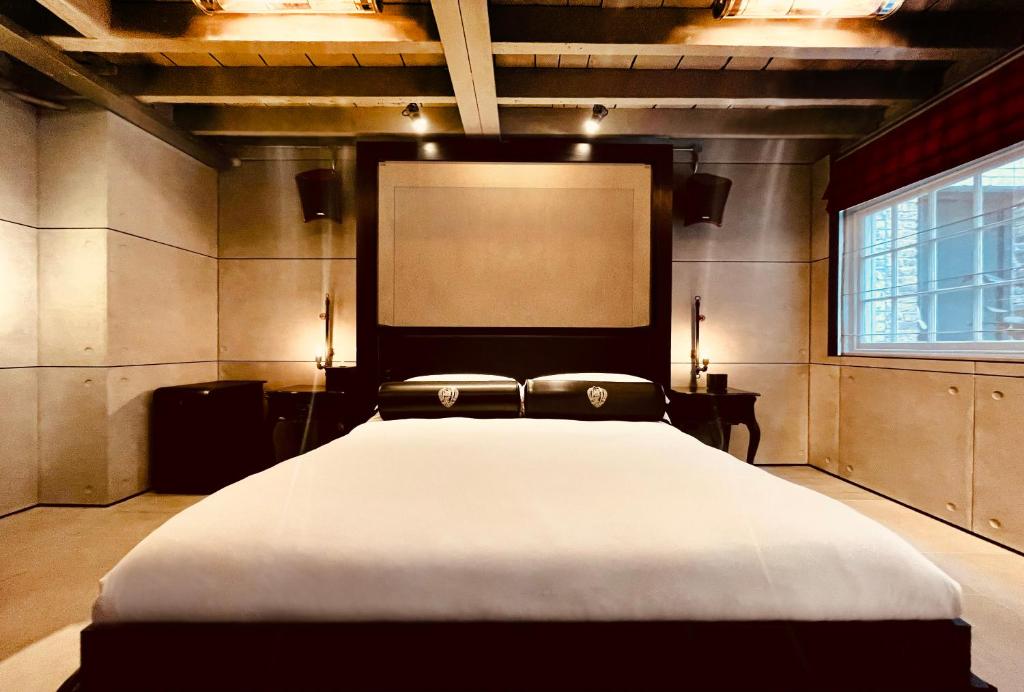 One-Bedroom Signature Apartment