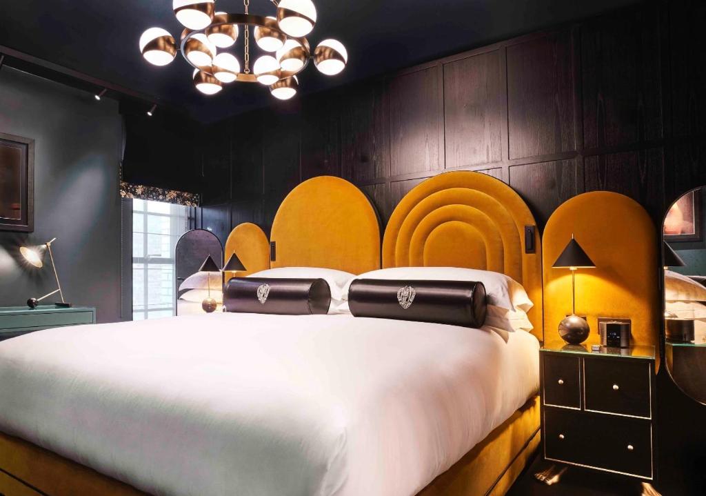 Two-Bedroom Deluxe Apartment