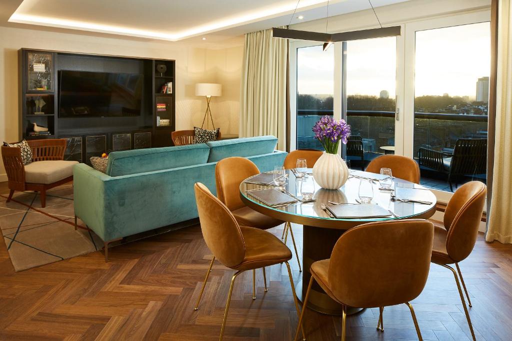 Deluxe Three Bedroom Apartment