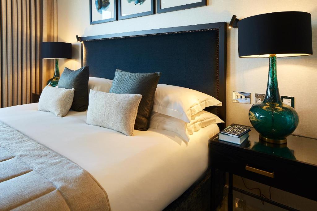 Cheval Gloucester Park at Kensington room