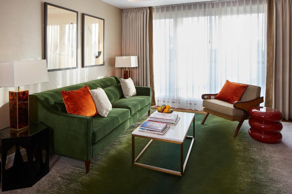 Cheval Gloucester Park at Kensington room