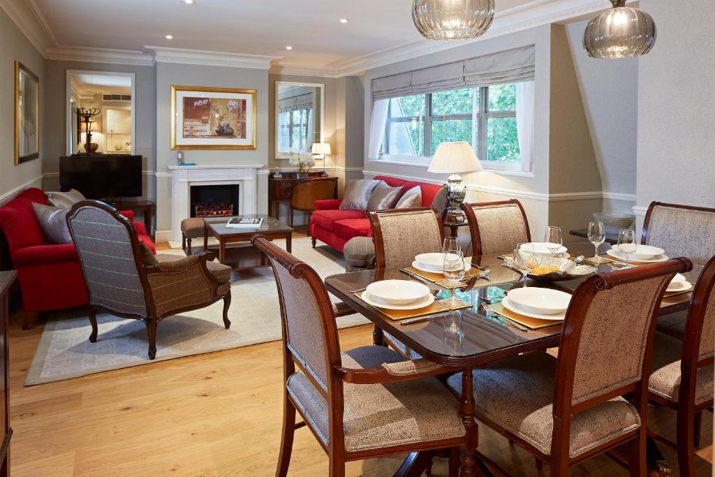 Deluxe Three-Bedroom Apartment, Brompton Road