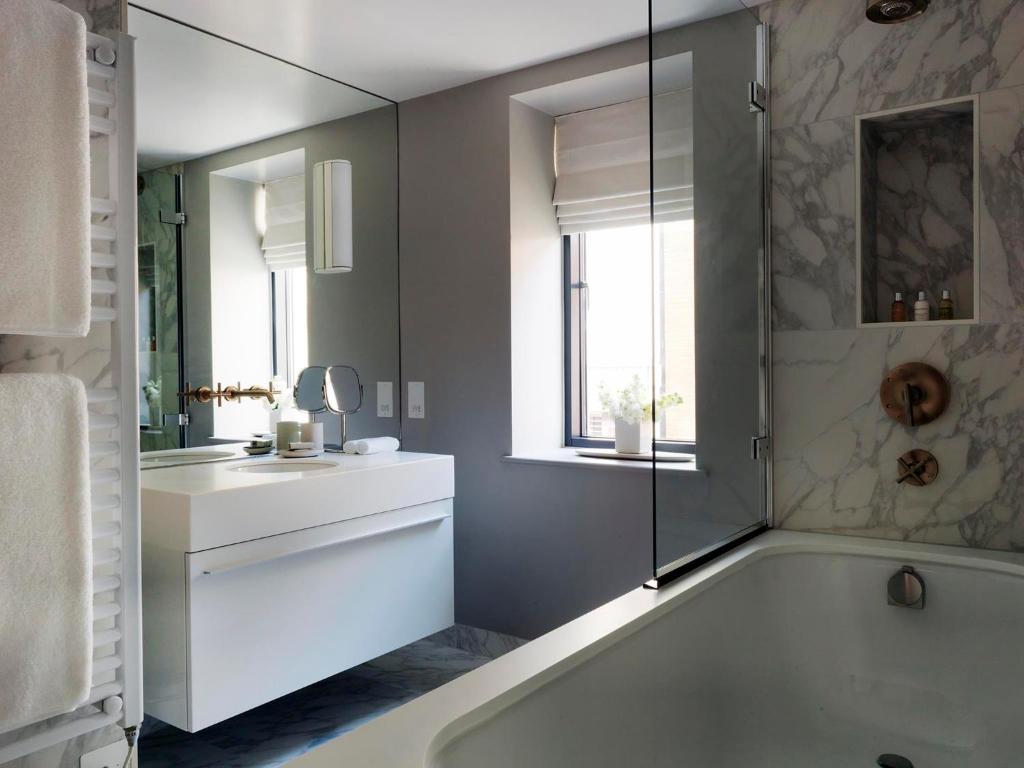 Cheval Knightsbridge room
