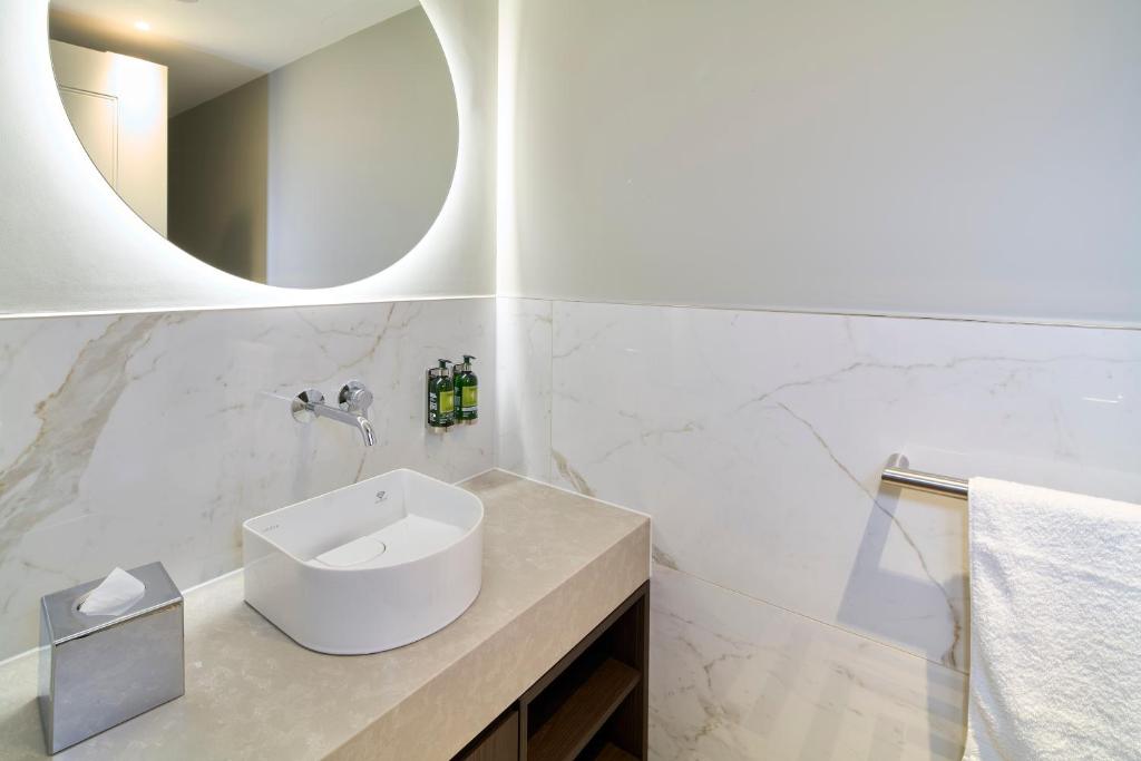 Cheval Phoenix House at Sloane Square room
