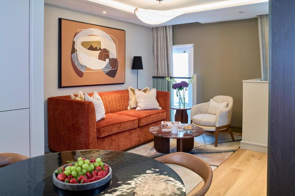 Cheval Phoenix House at Sloane Square room
