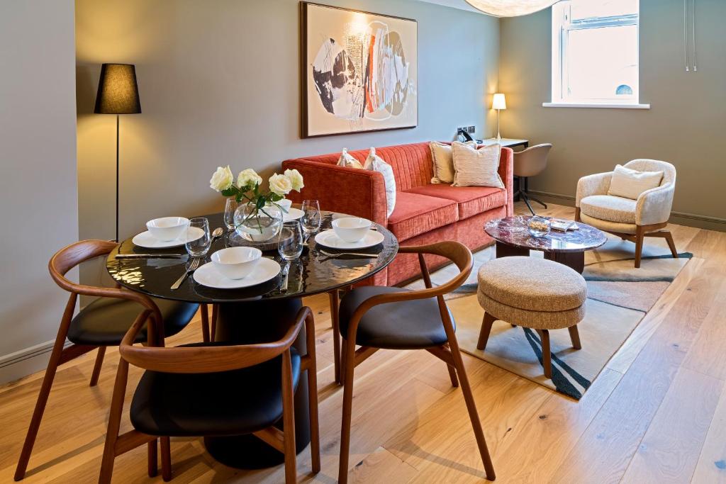 Cheval Phoenix House at Sloane Square room
