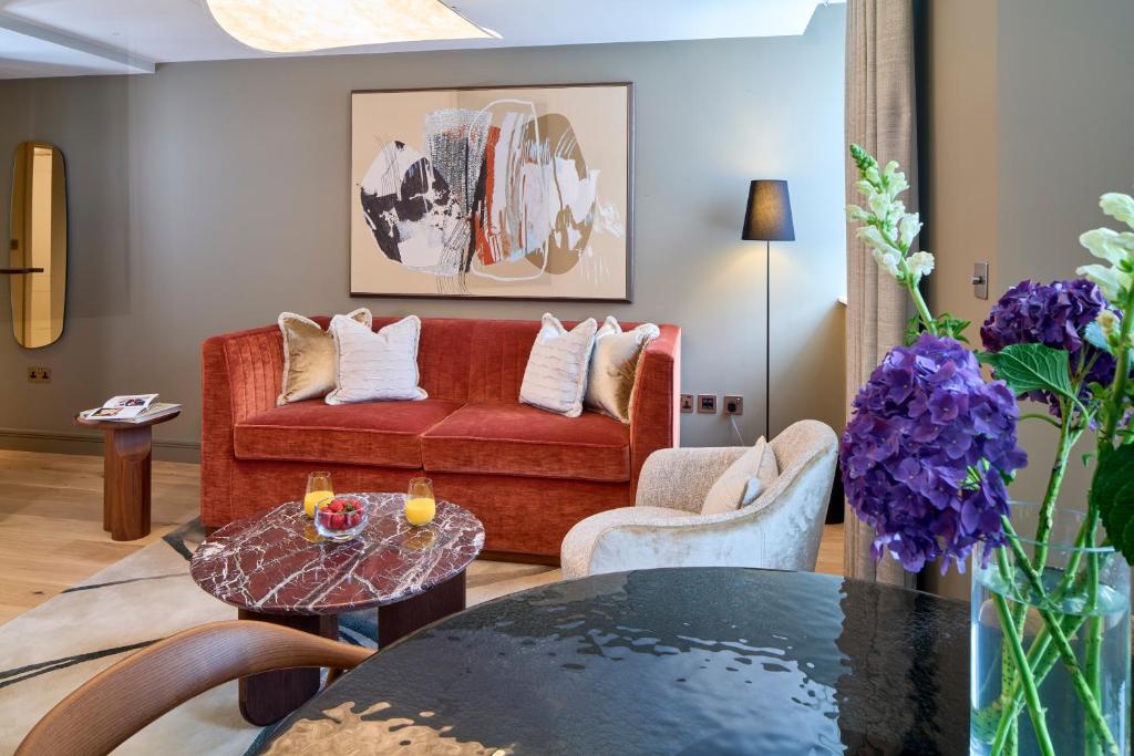 Luxury One-Bedroom Apartment