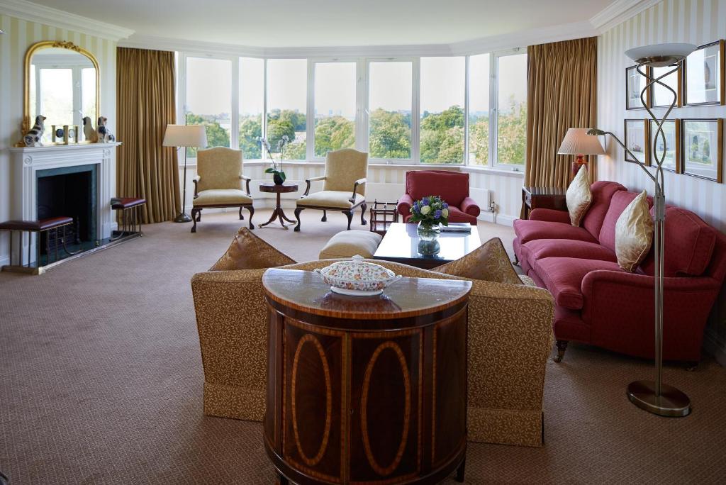 Deluxe Three Bedroom Apartment
