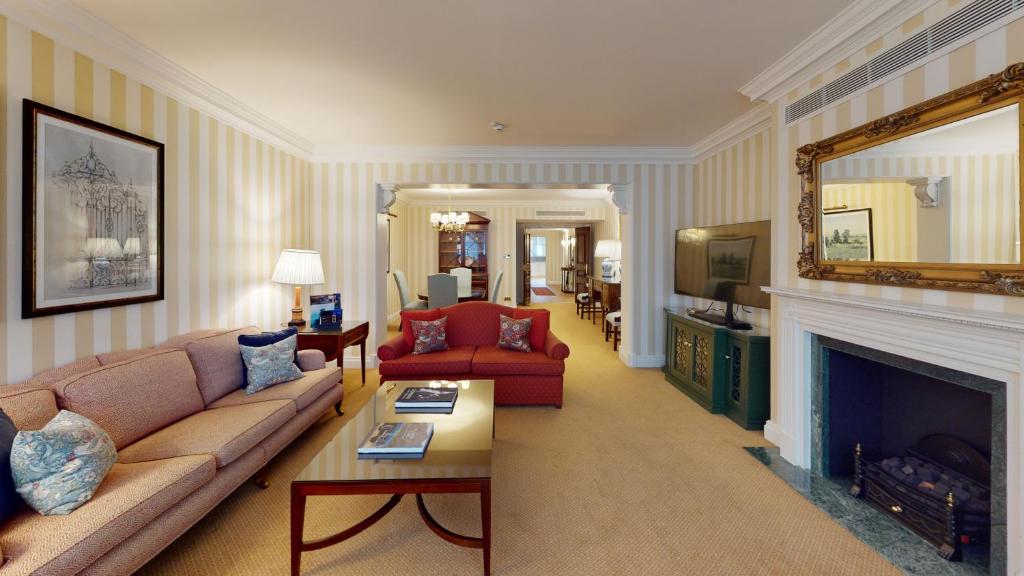 Luxury Two-Bedroom Apartment