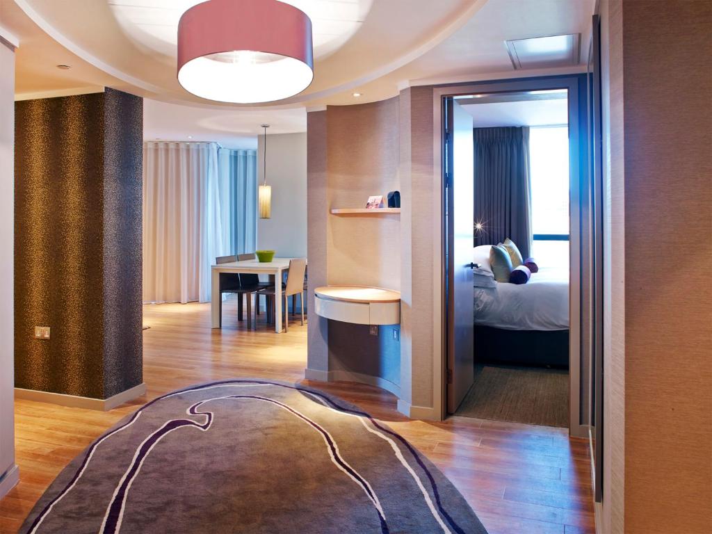Cheval Three Quays at The Tower of London room