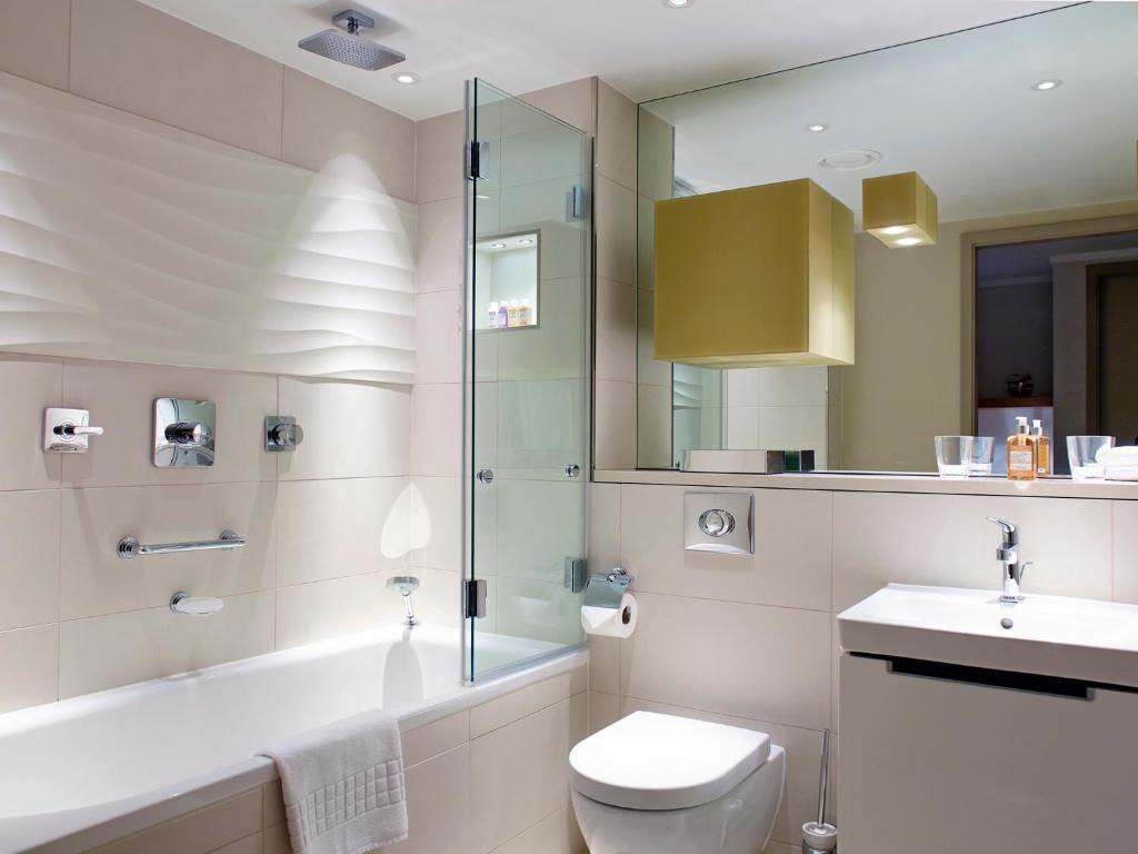 Cheval Three Quays at The Tower of London room