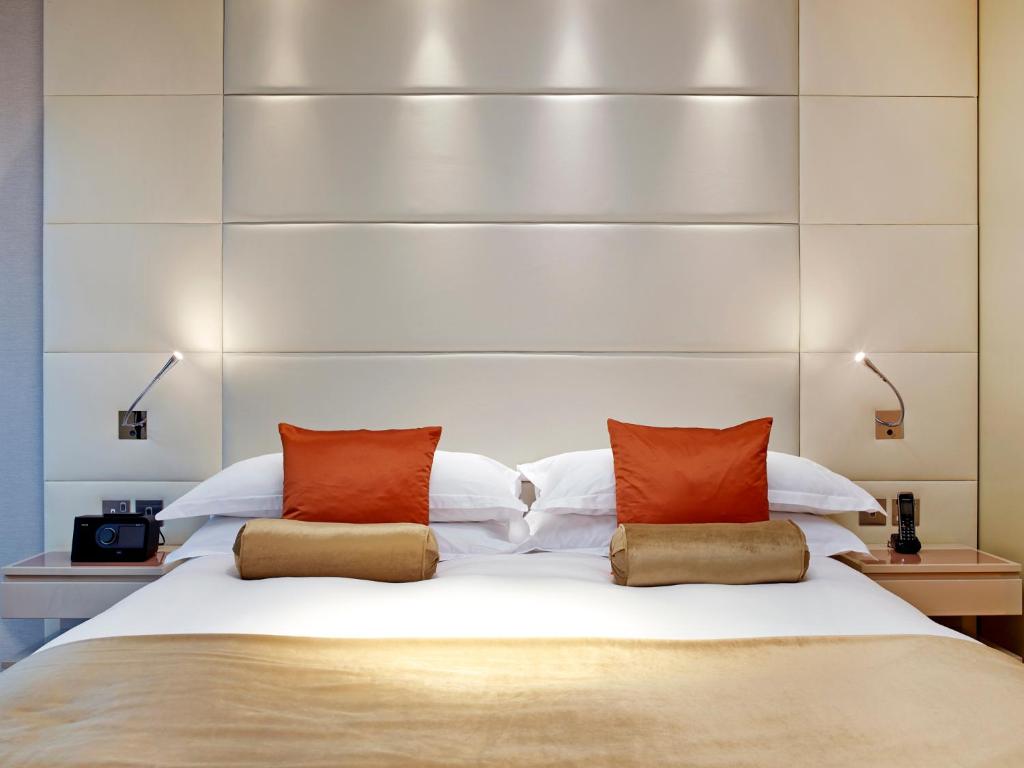 Cheval Three Quays at The Tower of London room
