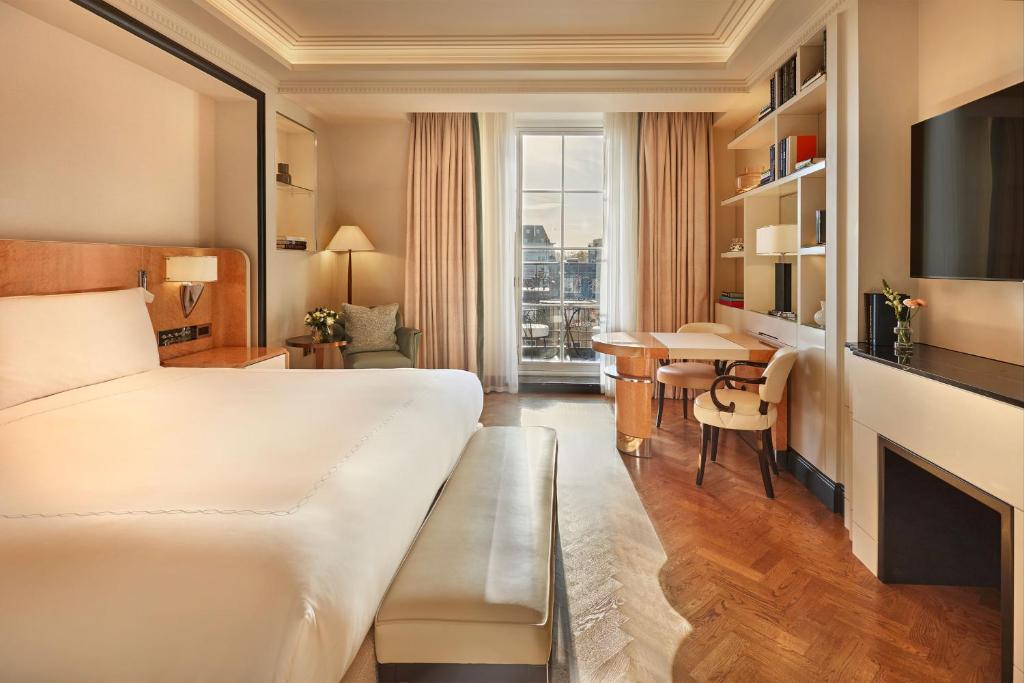 Claridge’s Balcony Room