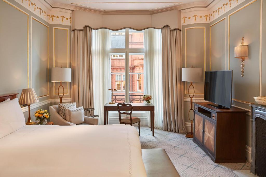 Claridge’s Room