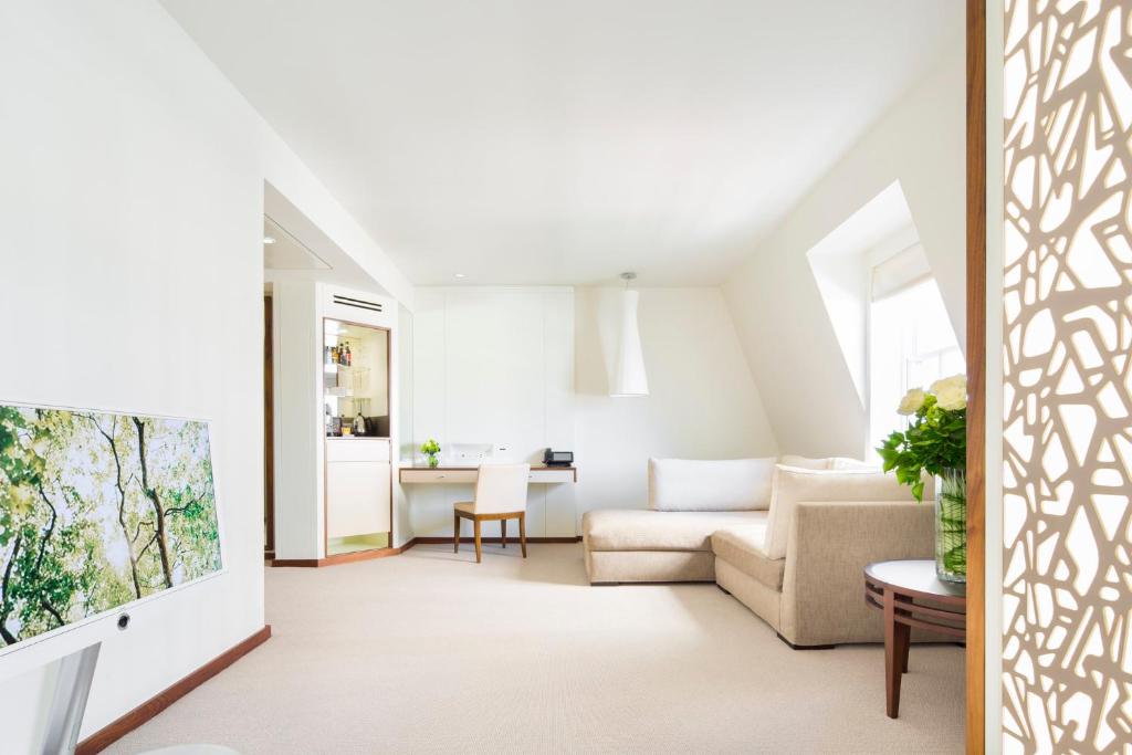 COMO Metropolitan London room